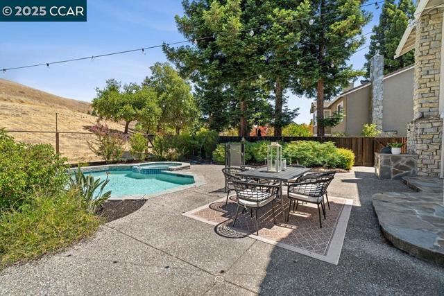 260 Edinburgh Cir, Danville CA: https://media.crmls.org/mediaz/308a4aff-8cfb-46f4-bca5-f1b78d28ea73.jpg