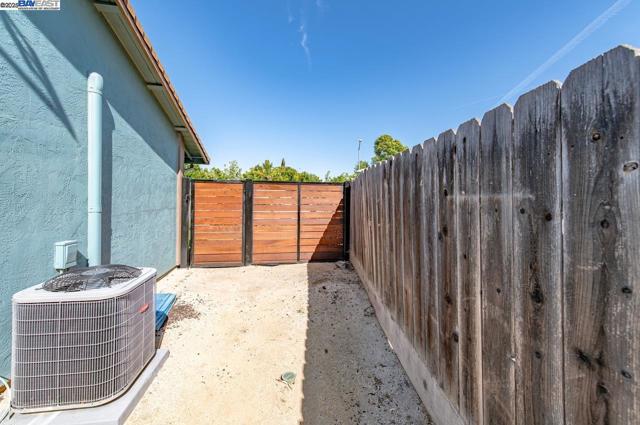 648 Buckeye Dr, Livermore CA: https://media.crmls.org/mediaz/308a600b-7cff-46b2-8183-392174ec43b1.jpg