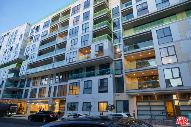 414 N Orange Street, Glendale CA: https://media.crmls.org/mediaz/308ad599-b216-4d6d-a72d-ee07744e81fe.jpg