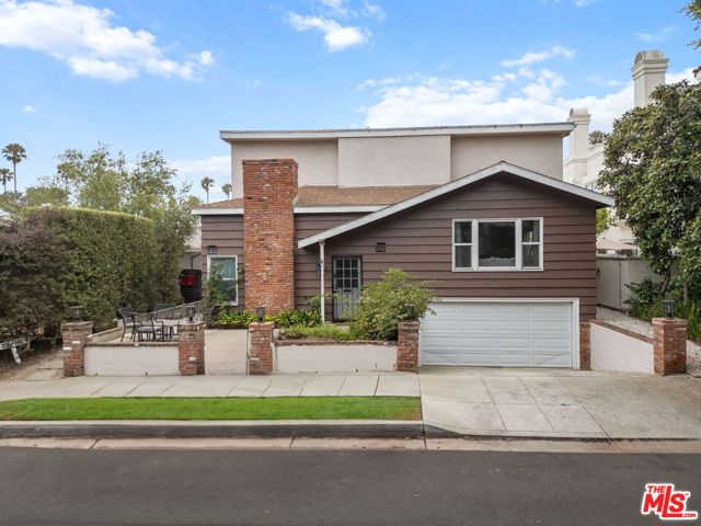 938 20th Street, Santa Monica CA: https://media.crmls.org/mediaz/308db486-034a-4876-aeaf-3154af412036.jpg