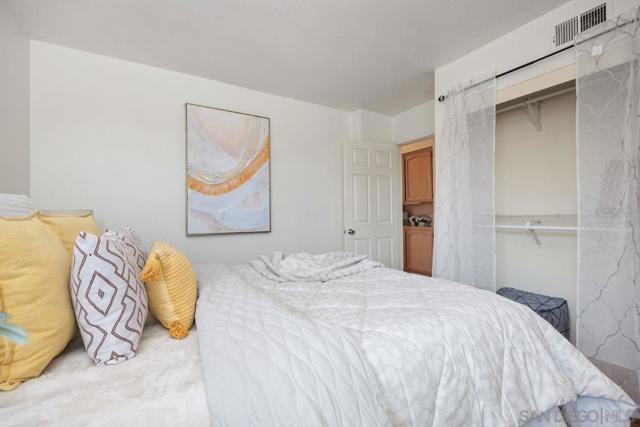 13351 Darview Ln, San Diego CA: https://media.crmls.org/mediaz/308e1376-8cb5-430e-9f07-a78720fab598.jpg