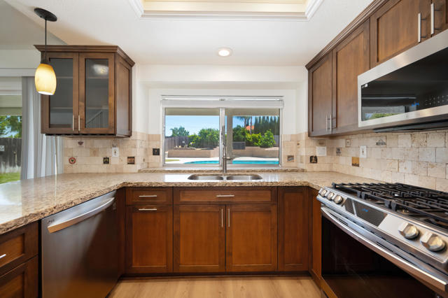 45478 Masters Drive, Temecula CA: https://media.crmls.org/mediaz/308e3b4a-9ab3-4465-93f8-676ef211ba79.jpg