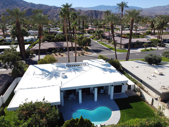 75414 Palm Shadow Drive, Indian Wells CA: https://media.crmls.org/mediaz/308e4c22-fdea-4b8d-8a67-253a2f2eb28c.jpg