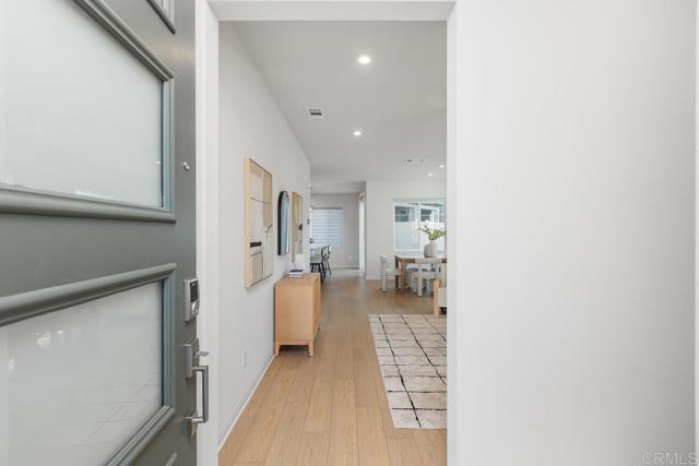 Detail Gallery Image 2 of 40 For 1505 Wingwood Ln, Vista,  CA 92083 - 3 Beds | 2/1 Baths