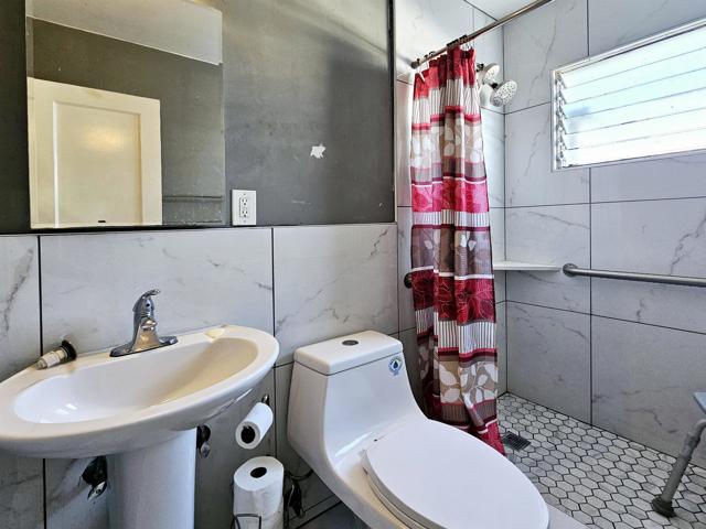 425 E 16Th St, National City CA: https://media.crmls.org/mediaz/308eb759-739c-4d6b-b9e7-60bb2dd49c7e.jpg