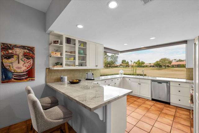 18 Hilton Head Drive, Rancho Mirage CA: https://media.crmls.org/mediaz/308f21f1-7ba1-4e55-a05f-8a802c2c6703.jpg