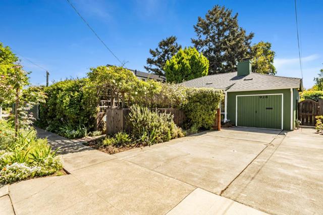 928 Peggy Lane, Menlo Park CA: https://media.crmls.org/mediaz/308f8b04-ec96-4921-9d5b-2e6fdbb8165e.jpg