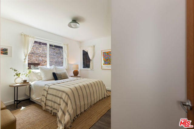 450 Rustic Drive, Los Angeles CA: https://media.crmls.org/mediaz/308f9d53-38f4-42c7-9ad1-d7189470a46b.jpg