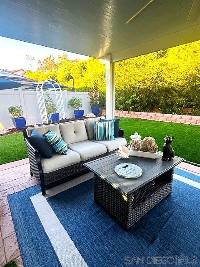 10970 Shy Bird Ln, San Diego CA: https://media.crmls.org/mediaz/308fbf75-b8ed-492b-843e-28edb433546b.jpg