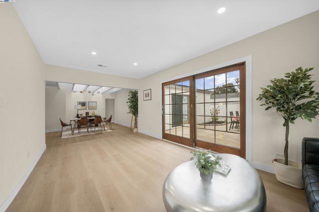 16871 Ross Lane, Huntington Beach CA: https://media.crmls.org/mediaz/30901dcb-fb38-4315-84df-aa5109e8fd98.jpg