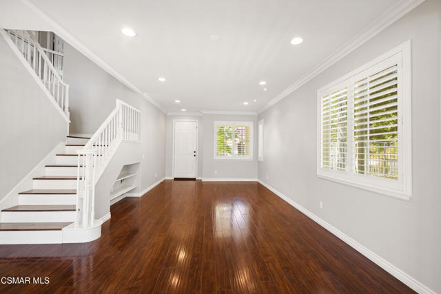 3206 Clarita Court, Thousand Oaks CA: https://media.crmls.org/mediaz/3090252d-8a6f-4592-91d3-409df96c754f.jpg