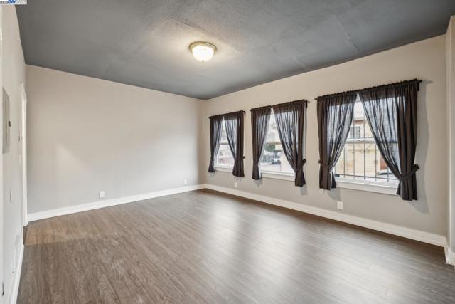 2246 23rd Ave, Oakland CA: https://media.crmls.org/mediaz/30908b9c-5aef-4e35-841e-3162ba40feed.jpg