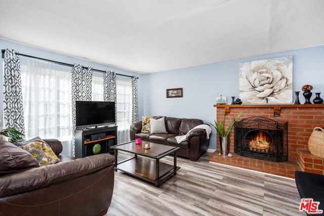 20205 Parthenia Street photo 6
