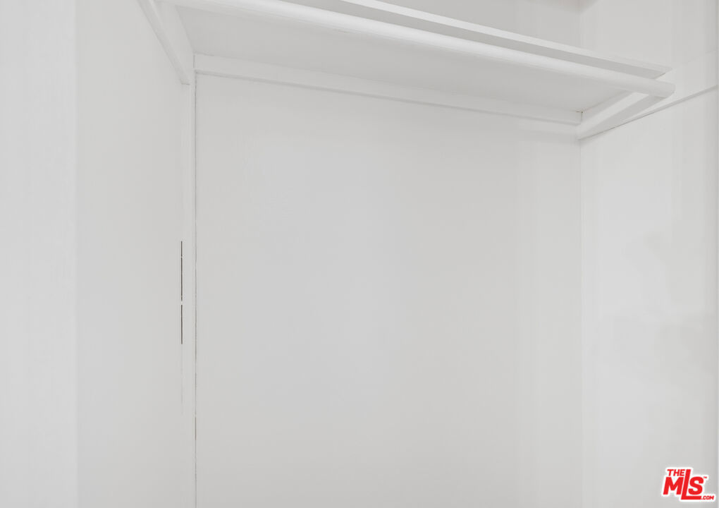https://media.crmls.org/mediaz/3090fa95-69b7-45ac-911b-206a168151ab.jpg?preset=X-Large