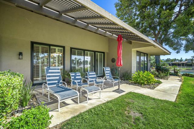 5 Seton Court, Rancho Mirage CA: https://media.crmls.org/mediaz/309131b2-4d4c-452f-9462-91de79a4f008.jpg