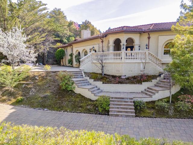1035 Macadamia Drive, Hillsborough CA: https://media.crmls.org/mediaz/3091b742-b39a-4a0e-97b8-6d726e37d6d4.jpg