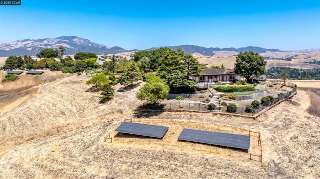 70 Sherburne Hills, Danville CA: https://media.crmls.org/mediaz/3091ba81-7ad6-4776-96e0-ad98989e09a0.jpg