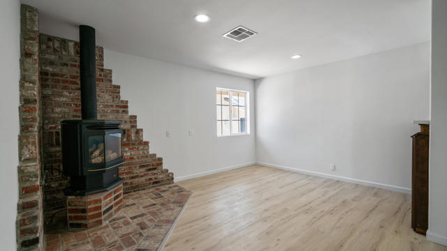 8582 Frontera Avenue, Yucca Valley CA: https://media.crmls.org/mediaz/3091f9fe-f277-43d6-ba6d-0a76a4452b25.jpg