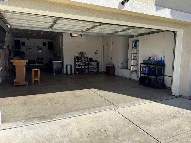 10342 Mono Ct, Stockton CA: https://media.crmls.org/mediaz/30921ea3-5a9b-45be-a141-3c0753b52e38.jpg