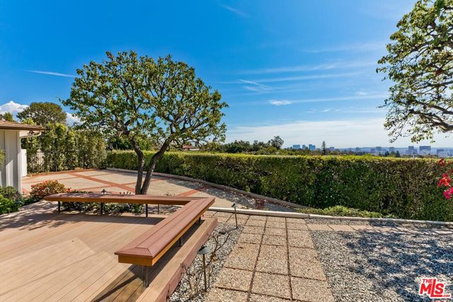 251 Ashdale Avenue, Los Angeles CA: https://media.crmls.org/mediaz/30925f56-63c1-48e9-8c9d-985be5439c79.jpg
