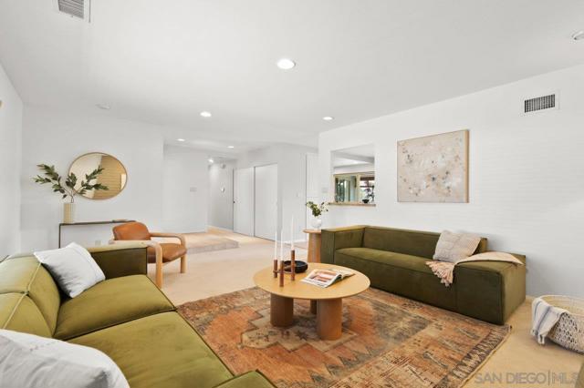 9633 Pebble Beach Dr, Santee CA: https://media.crmls.org/mediaz/3092e46f-73d1-470e-b928-b748bb3ecca4.jpg