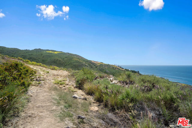 4250 Decker Edison Road, Malibu CA: https://media.crmls.org/mediaz/30936954-4e38-42d3-bfc5-c3a1f7ba20c4.jpg