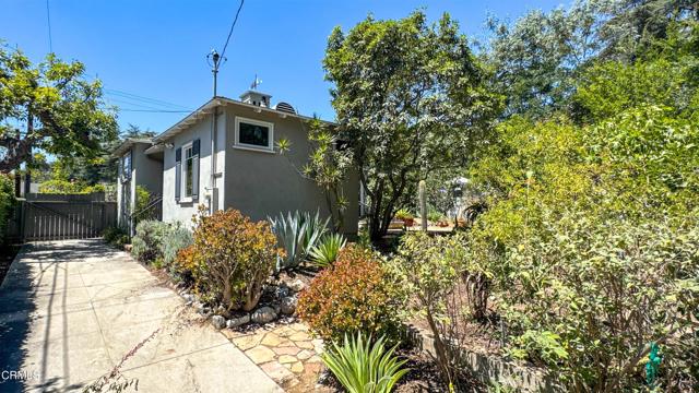 2560 Allen Avenue, Altadena CA: https://media.crmls.org/mediaz/30939244-4cc2-4663-9ea2-5a0f9598f20f.jpg