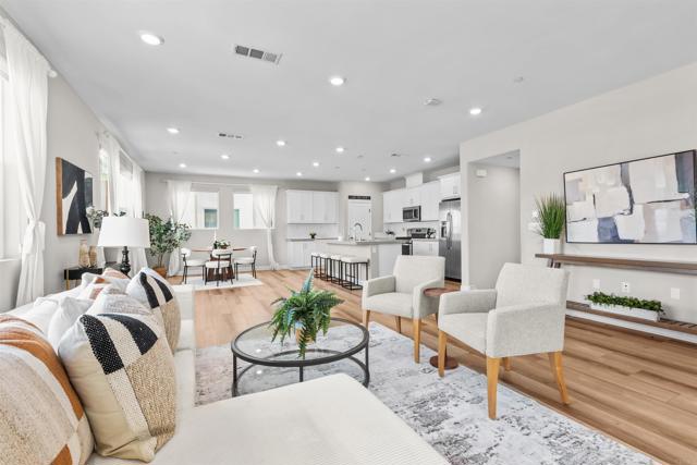 Detail Gallery Image 27 of 72 For 1856 Focus Dr, Chula Vista,  CA 91915 - 4 Beds | 3/1 Baths