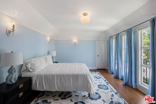 504 24Th Street, Santa Monica CA: https://media.crmls.org/mediaz/3094b352-5a72-4b9a-b67d-adccfb5ba377.jpg