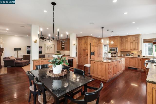 129 Alta Vista Way, Danville CA: https://media.crmls.org/mediaz/309577a4-3e33-4178-b659-ecdcf5689766.jpg