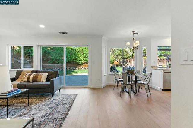 316 Valley High Dr, Pleasant Hill CA: https://media.crmls.org/mediaz/3096a16e-ae96-4942-ad22-b4a9b032bf25.jpg