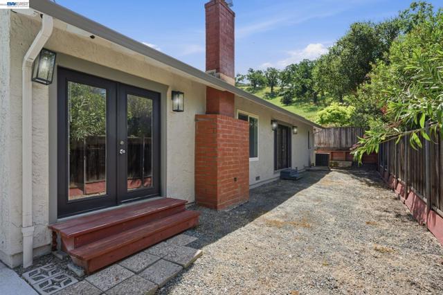 1782 Whitecliff Way, Walnut Creek CA: https://media.crmls.org/mediaz/3096adbb-c47c-43c8-9dcc-06c0ba07bfeb.jpg