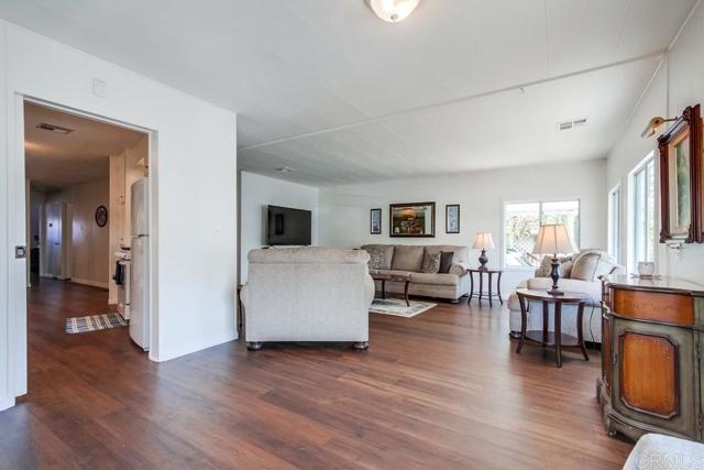 Detail Gallery Image 12 of 47 For 1120 E Mission Road #27,  Fallbrook,  CA 92028 - 2 Beds | 2 Baths