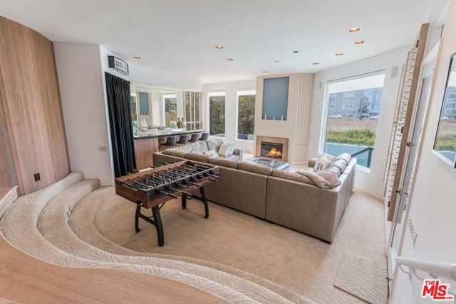 4611 Roma Court, Marina del Rey CA: https://media.crmls.org/mediaz/3097ac5b-3ac5-4f97-a10c-e1535804719b.jpg