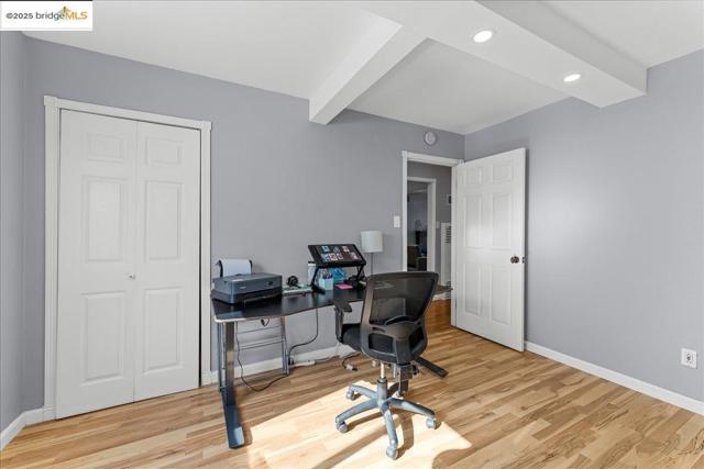 18943 Crest Ave, Castro Valley CA: https://media.crmls.org/mediaz/3097d58a-0140-4915-b1d7-7627950809a2.jpg