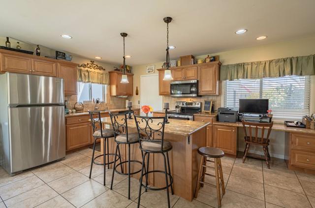 914 Junipero Way, Salinas CA: https://media.crmls.org/mediaz/3097e1c6-0de2-435e-9265-8cc4feb4508a.jpg