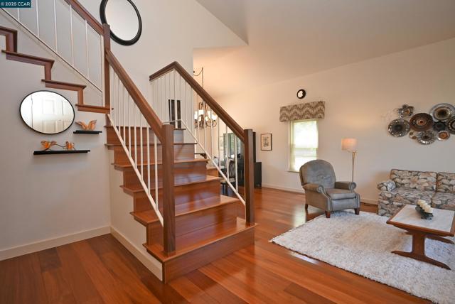594 Morning Glory Dr, Benicia CA: https://media.crmls.org/mediaz/30986134-318f-4a1a-b53b-6c009ccfb849.jpg