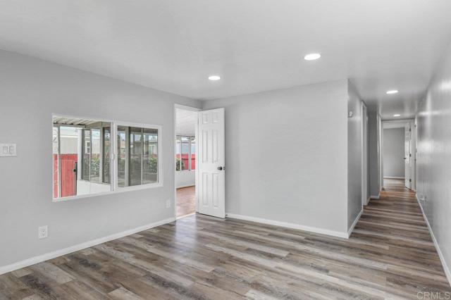2950 Iris Ave, San Diego CA: https://media.crmls.org/mediaz/3098a703-abe3-4f3d-be1f-d4f7b26d2bcd.jpg