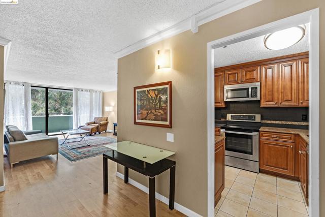 Image 26 of 33 For 555 Pierce St  942