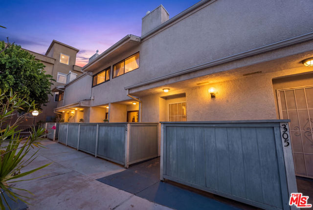 7869 Ventura Canyon Avenue, 306