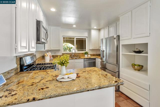 960 Live Oak Dr, Santa Clara CA: https://media.crmls.org/mediaz/309a08fe-198d-48c0-adda-27d4e9846cf4.jpg