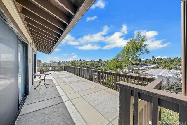 Detail Gallery Image 4 of 61 For 1515 Monte Vista Dr, Vista,  CA 92084 - 4 Beds | 2/1 Baths