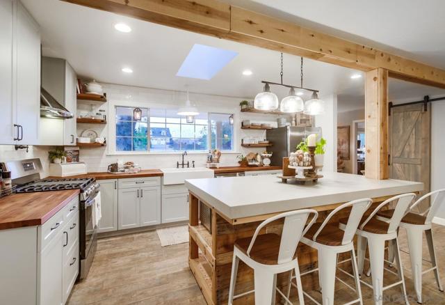 17048 Handlebar Rd, Ramona CA: https://media.crmls.org/mediaz/309a323c-69d9-4bbd-bbfe-7b9e4f32483c.jpg
