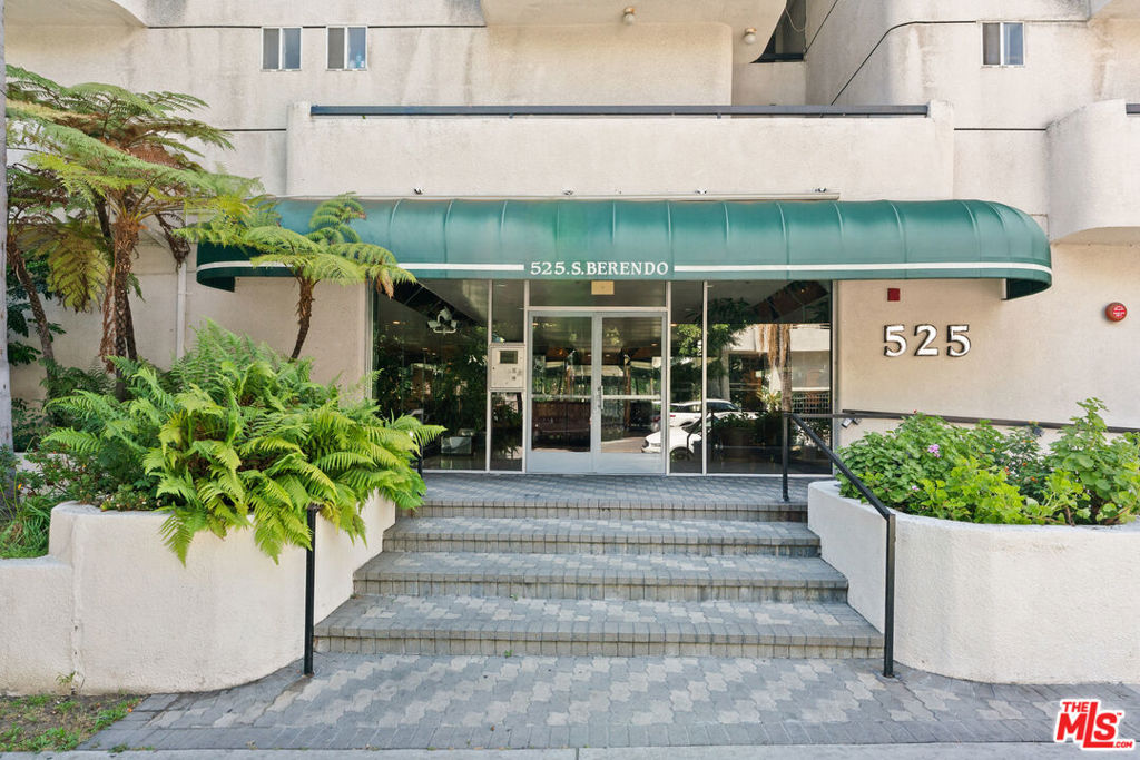 525 S Berendo Street #206