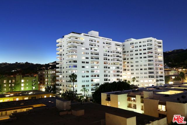 7250 Franklin Avenue, Los Angeles CA: https://media.crmls.org/mediaz/309a5b66-48f7-46c1-8bc5-f4798279facf.jpg