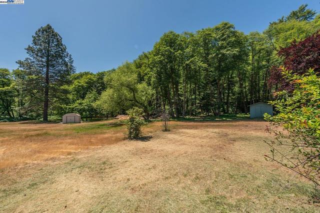 31 Rocky Road, Weaverville CA: https://media.crmls.org/mediaz/309b0430-e29d-489b-81e4-3de86cdf6451.jpg