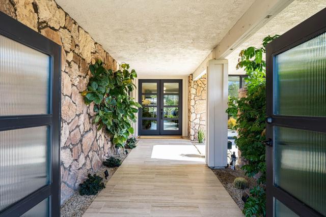 1 Cornell Drive, Rancho Mirage CA: https://media.crmls.org/mediaz/309b306d-7e4e-4883-a1c0-4804a6a197e6.jpg