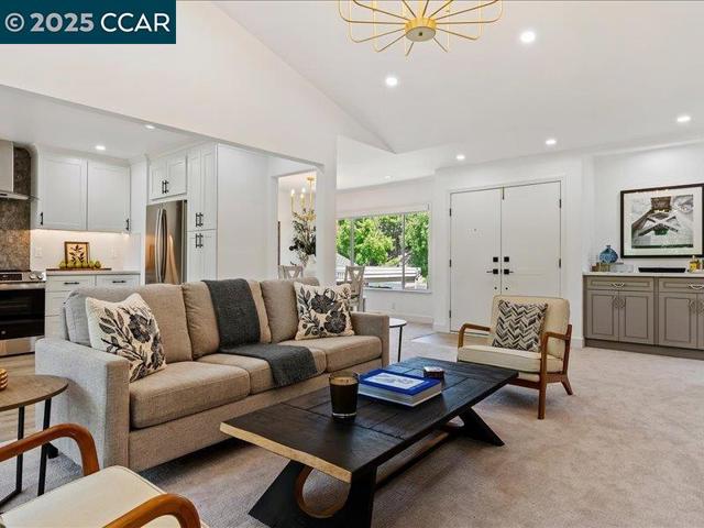 2175 Cactus Ct, Walnut Creek CA: https://media.crmls.org/mediaz/309c13c7-9f4c-4eee-ba2e-589d57537548.jpg