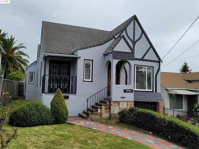 3504 68Th Ave, Oakland CA: https://media.crmls.org/mediaz/309c4599-ecc3-46a1-be26-a8a45f0a0027.jpg