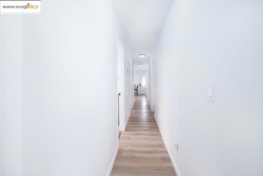 https://media.crmls.org/mediaz/309c9889-af82-471a-8c08-d5781d54c168.jpg?preset=X-Large